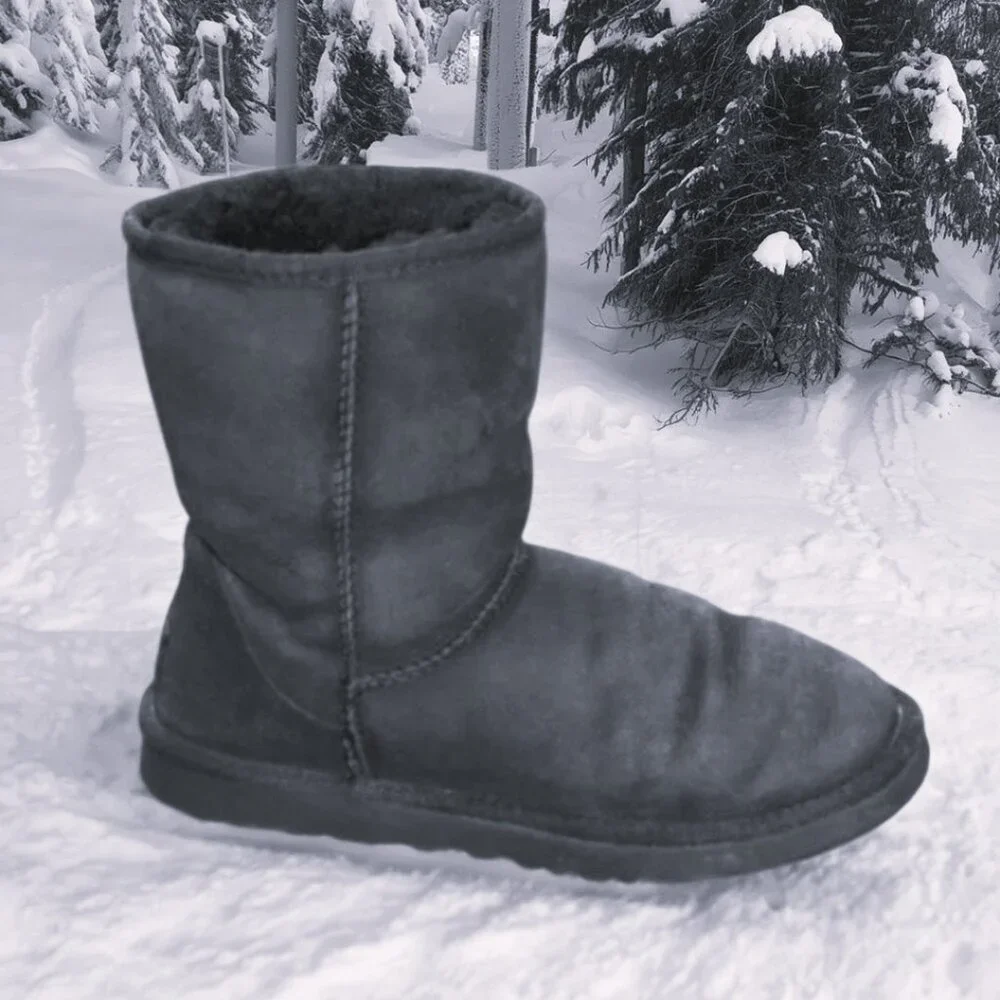 UGG Classic Short II Black Suede Ultra Lightweight Lined Pull-On Boot Size 8
